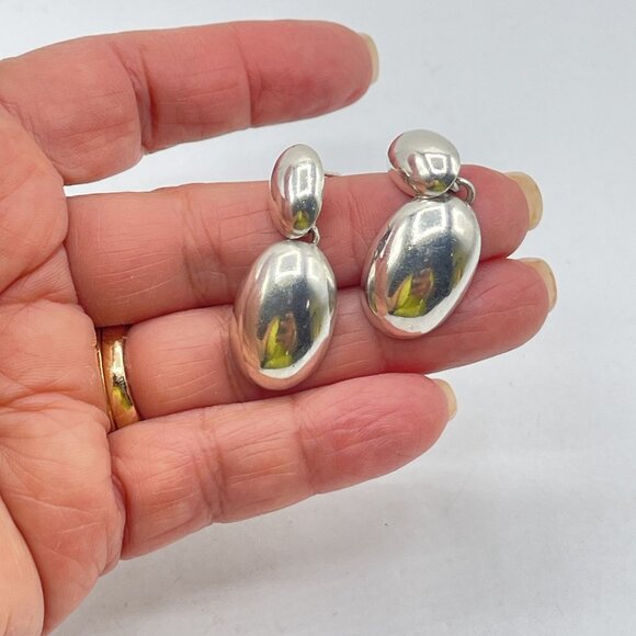 Elegant Silver Earrings - Picture 4 of 8